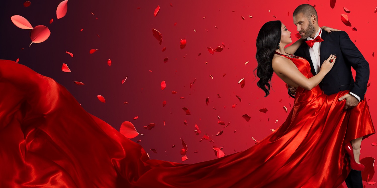 Giovane coppia innamorata che balla insieme